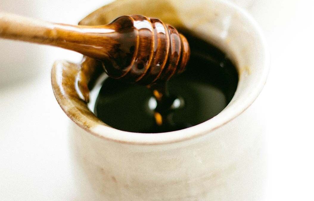 Jangan Sampai Tertipu, Ini Khasiat Madu Hitam Pahit Asli!