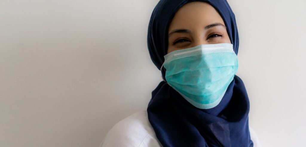 Menggunakan Masker, sumber RS Budi Kemuliaan